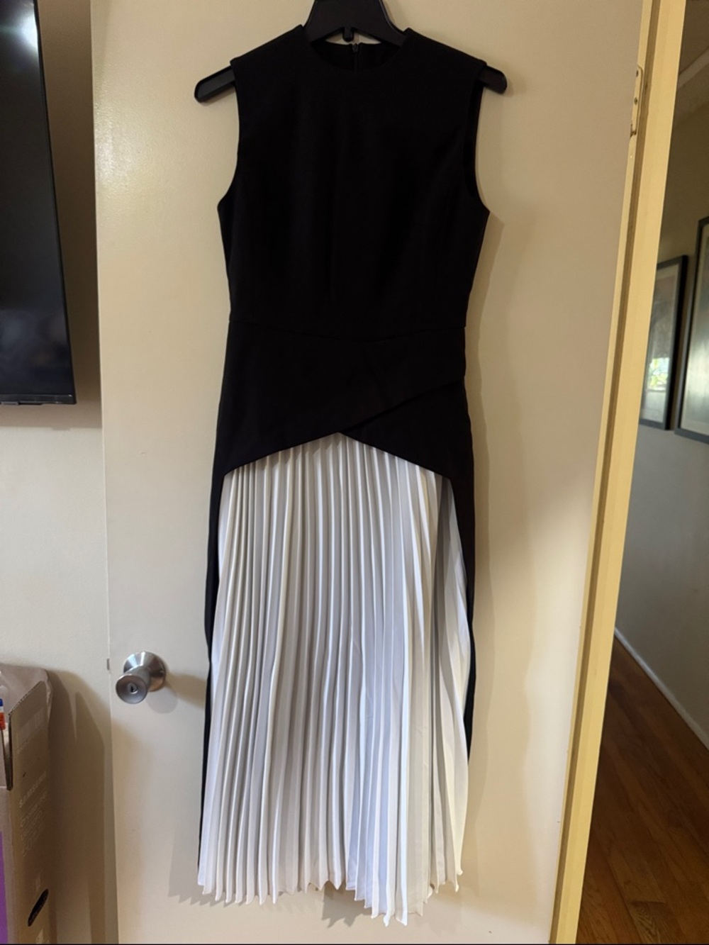 Commense Black & White High-Low Pleated Dress